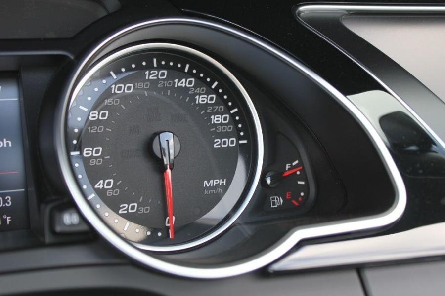 Панель приборов Audi RS5 Cabriolet 2013 года  (NA) (фото 21 из 39)